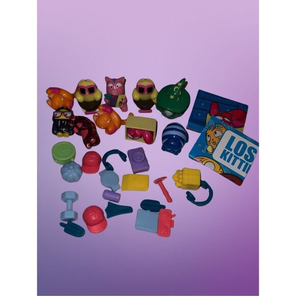 10 Itty Bitty Lost Kittie Figures Mini Figure Plastic Cats & Accessories B1 - Picture 1 of 2